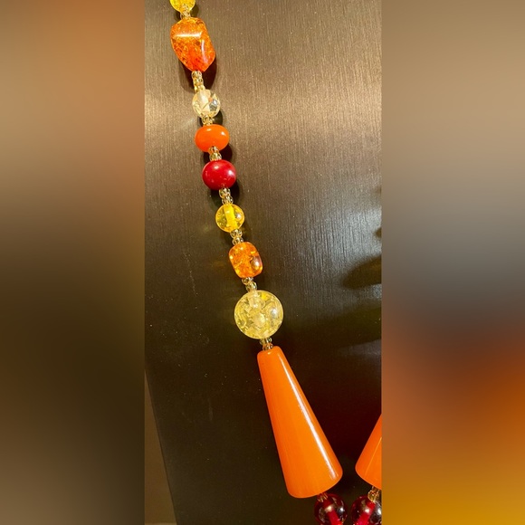 Vintage Artisan Bakelite and Lucite Beaded Necklace - Picture 9 of 11